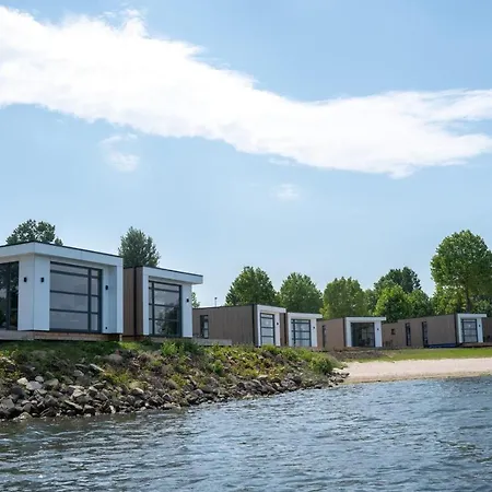 Maritime 2p - On The Water Villa *